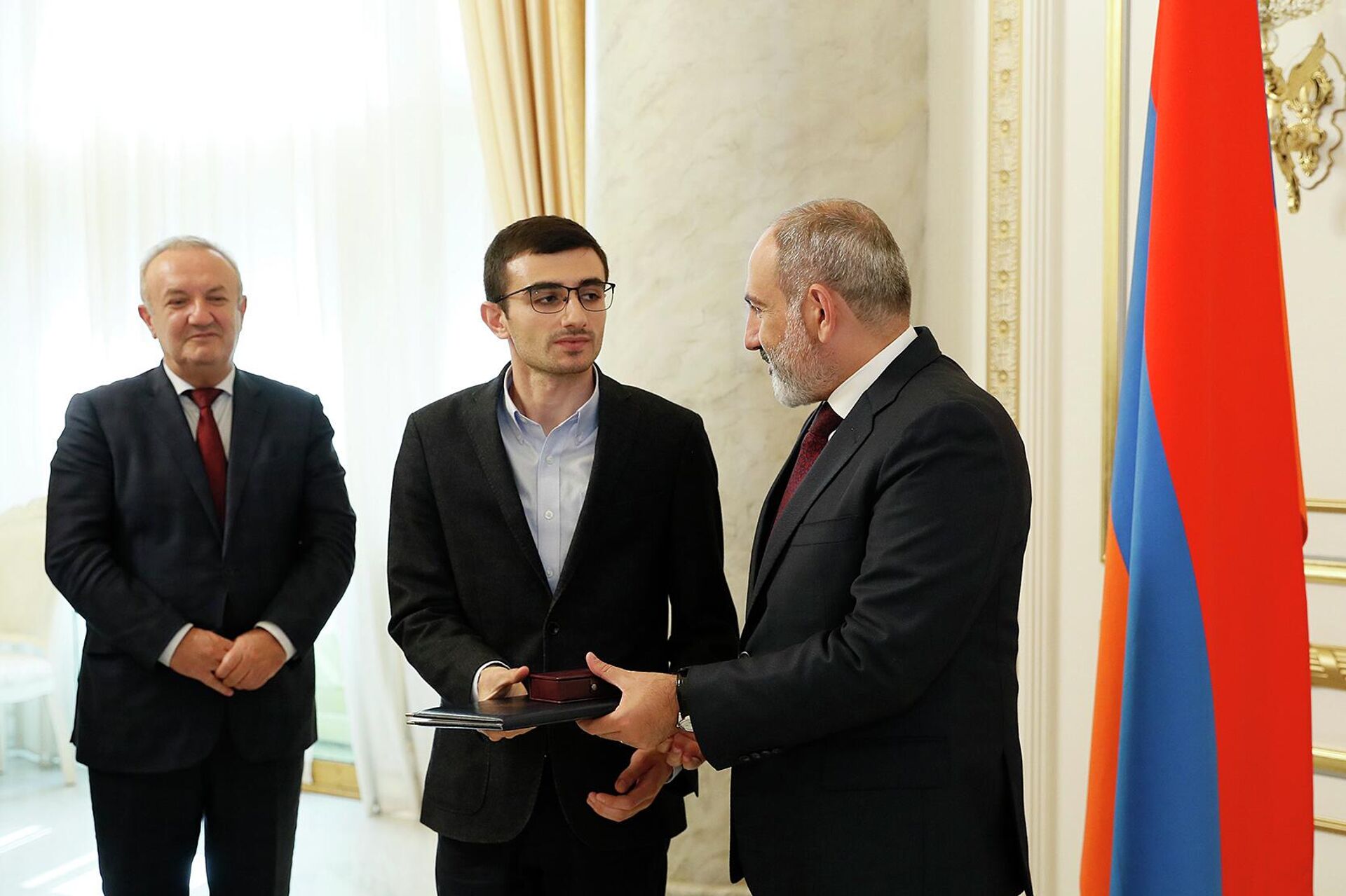 Премьер-министр Никол Пашинян принял представителей мужской сборной Армении, завоевавшей серебряные медали на 44-й Всемирной шахматной олимпиаде (12 августа 2022). Еревaн - Sputnik Արմենիա, 1920, 12.08.2022