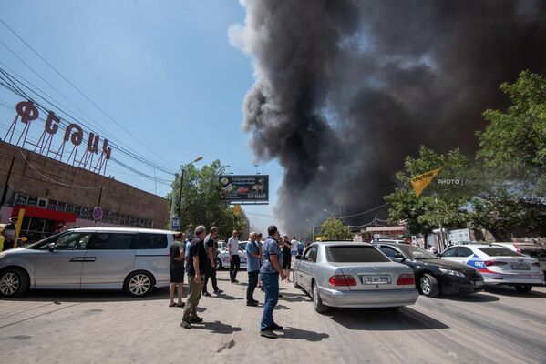 Пожар в торговом центре Сурмалу (14 августа 2022). Еревaн - Sputnik Армения