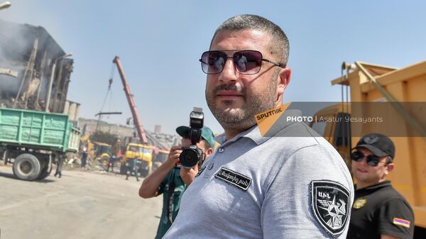 Глава МЧС Армен Памбухчян на месте взрыва торгового центра Сурмалу (15 августа 2022). Еревaн - Sputnik Армения