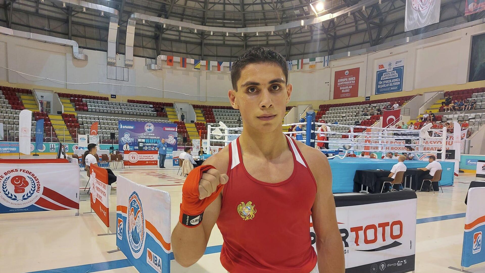 Финалист ЧЕ по боксу среди юниоров в весовой категории 66 кг Самвел Сирамаргян - Sputnik Армения, 1920, 16.08.2022