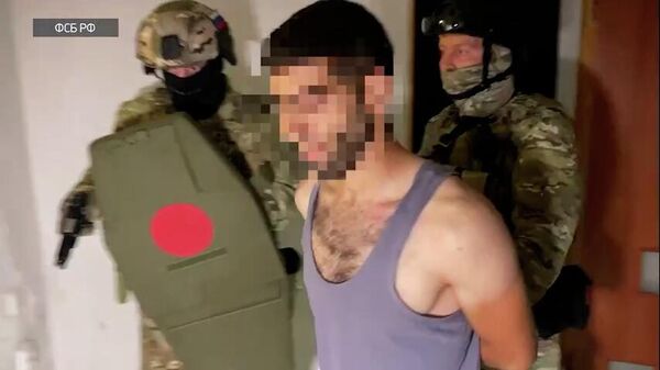 ФСБ опубликовала кадры задержания и обысков у шести россиян-участников ячейки террористов Хизб ут-Тахрир аль-Ислами в Джанкое и Ялте - Sputnik Армения