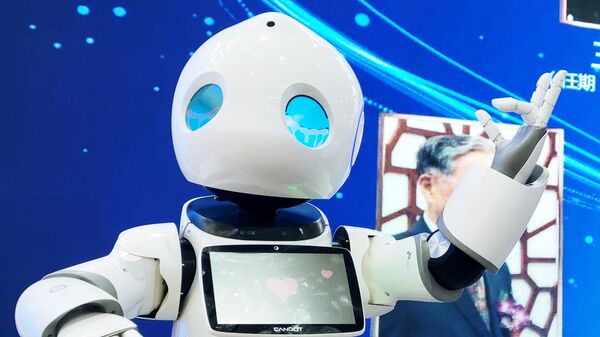 Робот CanBot на одном из стендов на Всемирной конференции робототехники (World Robot Conference) в Пекине - Sputnik Армения