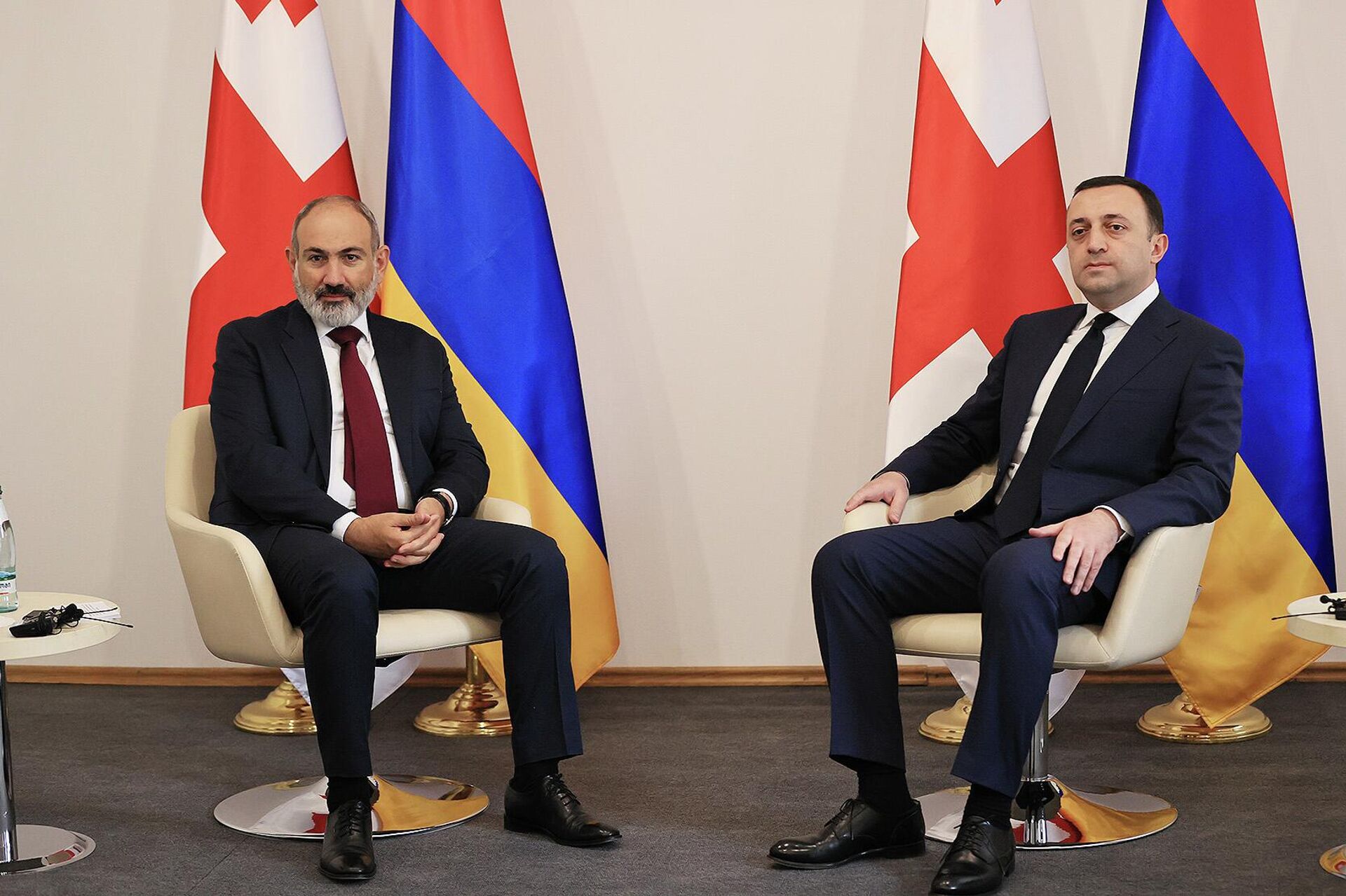 На армяно-грузинской границе состоялась приватная беседа Никола Пашиняна и Ираклия Гарибашвили (19 августа 2022)  - Sputnik Армения, 1920, 19.08.2022
