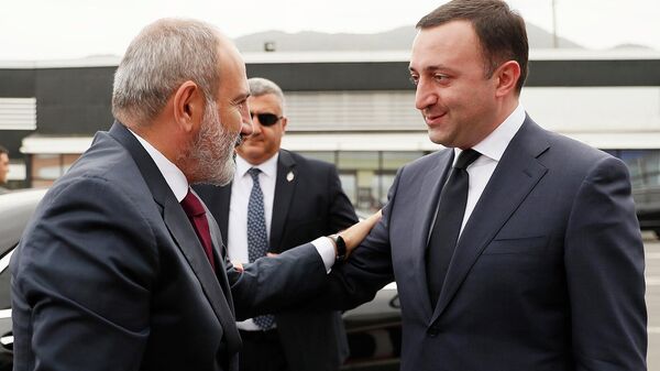 На армяно-грузинской границе состоялась приватная беседа Никола Пашиняна и Ираклия Гарибашвили (19 августа 2022)  - Sputnik Армения