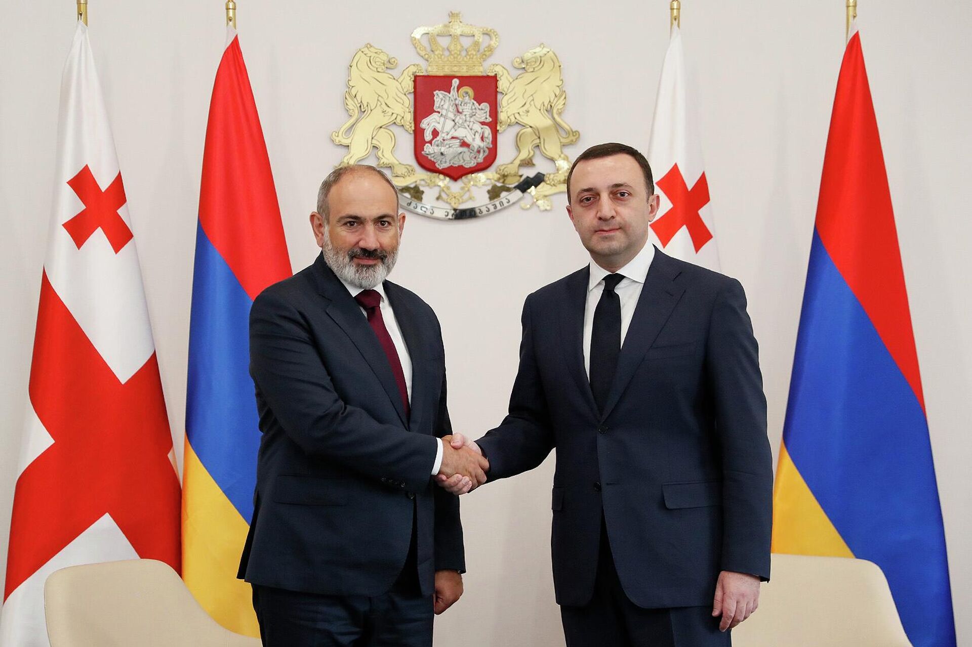 На армяно-грузинской границе состоялась приватная беседа Никола Пашиняна и Ираклия Гарибашвили (19 августа 2022)  - Sputnik Армения, 1920, 19.08.2022
