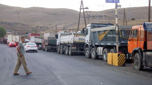 Пункт взвешивания грузовиков близ Сисиана - Sputnik Армения