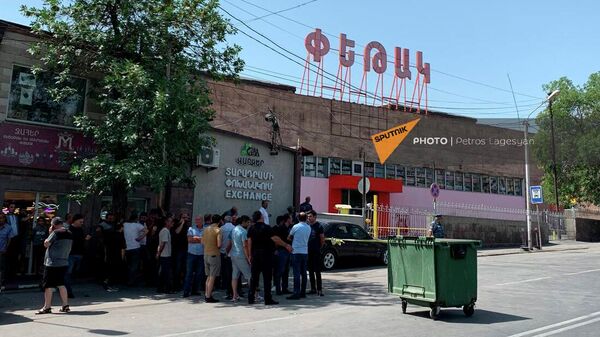 Акция сотрудников тц “Петак” с требованием возобновить его деятельность (22 августа 2022). Еревaн - Sputnik Армения