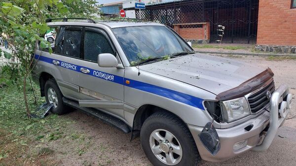 Взорванный автомобиль заместителя начальника ГАИ Бердянска  - Sputnik Армения