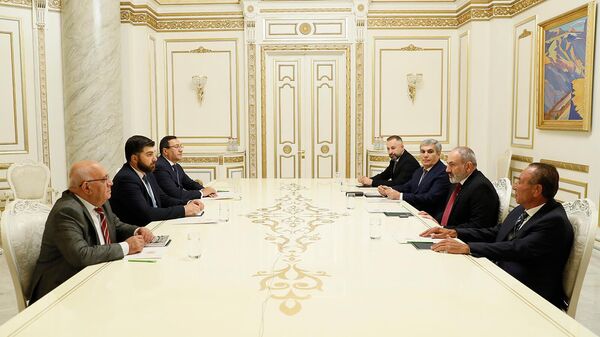 Премьер-министр Никол Пашинян принял участие в очередном заседании по сотрудничеству с внепарламентскими политическими силами (27 августа 2022). Еревaн - Sputnik Армения