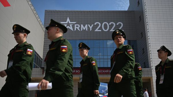 Российские военнослужащие - участники Международного военно-технического форума Армия-2022 у Конгрессно-выставочного  центра Патриот (15 августа 2022). Московская область - Sputnik Армения