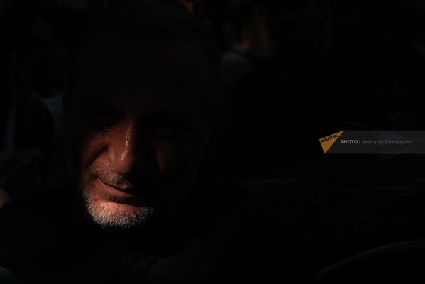 Գարիկ Գալեյանը գլխավոր դատախազության մոտ&#x60; 44-օրյա պատերազմում զոհվածների ծնողների ակցիայի ժամանակ։ - Sputnik Արմենիա