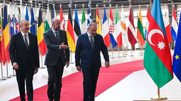 Трехсторонняя встреча премьер-министра Армении Никола Пашиняна, председателя Европейского совета Шарля Мишеля и президента Азербайджана Ильхама Алиева (31 августа 2022). Брюссель - Sputnik Армения