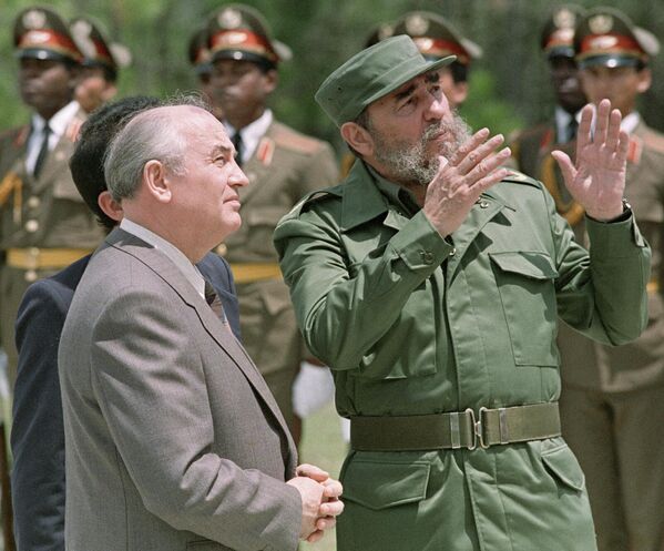 Генеральный секретарь ЦК КПСС Михаил Горбачев встречается с Первым секретарём ЦК Компартии Кубы Фиделем Кастро во время официального визита в Республику Куба (1 апреля 1989). Гавана - Sputnik Армения