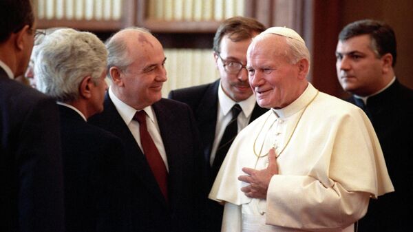 Генеральный секретарь ЦК КПСС Михаил Сергеевич Горбачев и папа Иоанн Павел II во время встречи (30 ноября 1989). Ватикан - Sputnik Армения