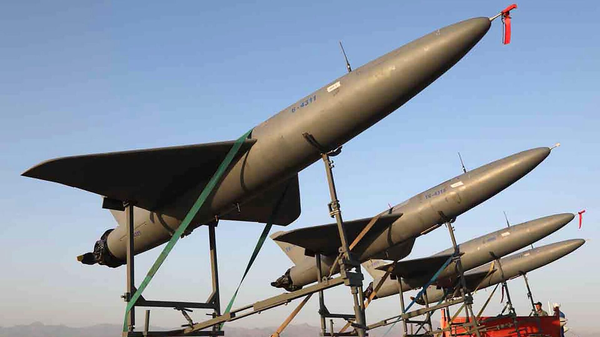 Готовые к запуску беспилотники во время военных учений беспилотных летательных аппаратов (24 августа 2022). Иран - Sputnik Армения, 1920, 25.05.2023