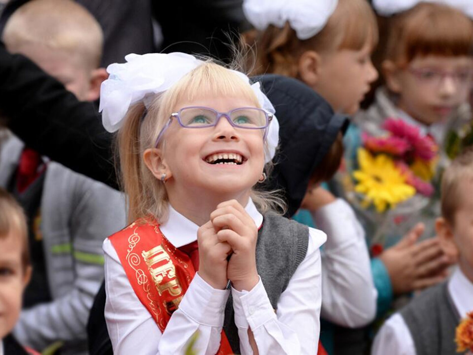 4 сентября с детьми. Первоклашка. Школа первоклассника. Первоклассники на линейке. 1 Сентября дети.