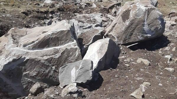 Сотрудники Инспекционного органа охраны природы и недр обнаружили случаи незаконной добычи базальта и черного песка в Гегаркуникской области - Sputnik Армения