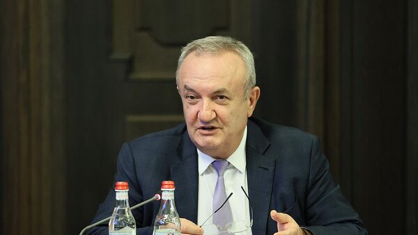 Министр ОНКС Ваграм Думанян на очередном заседании правительства (1 сентября 2022). Еревaн - Sputnik Армения