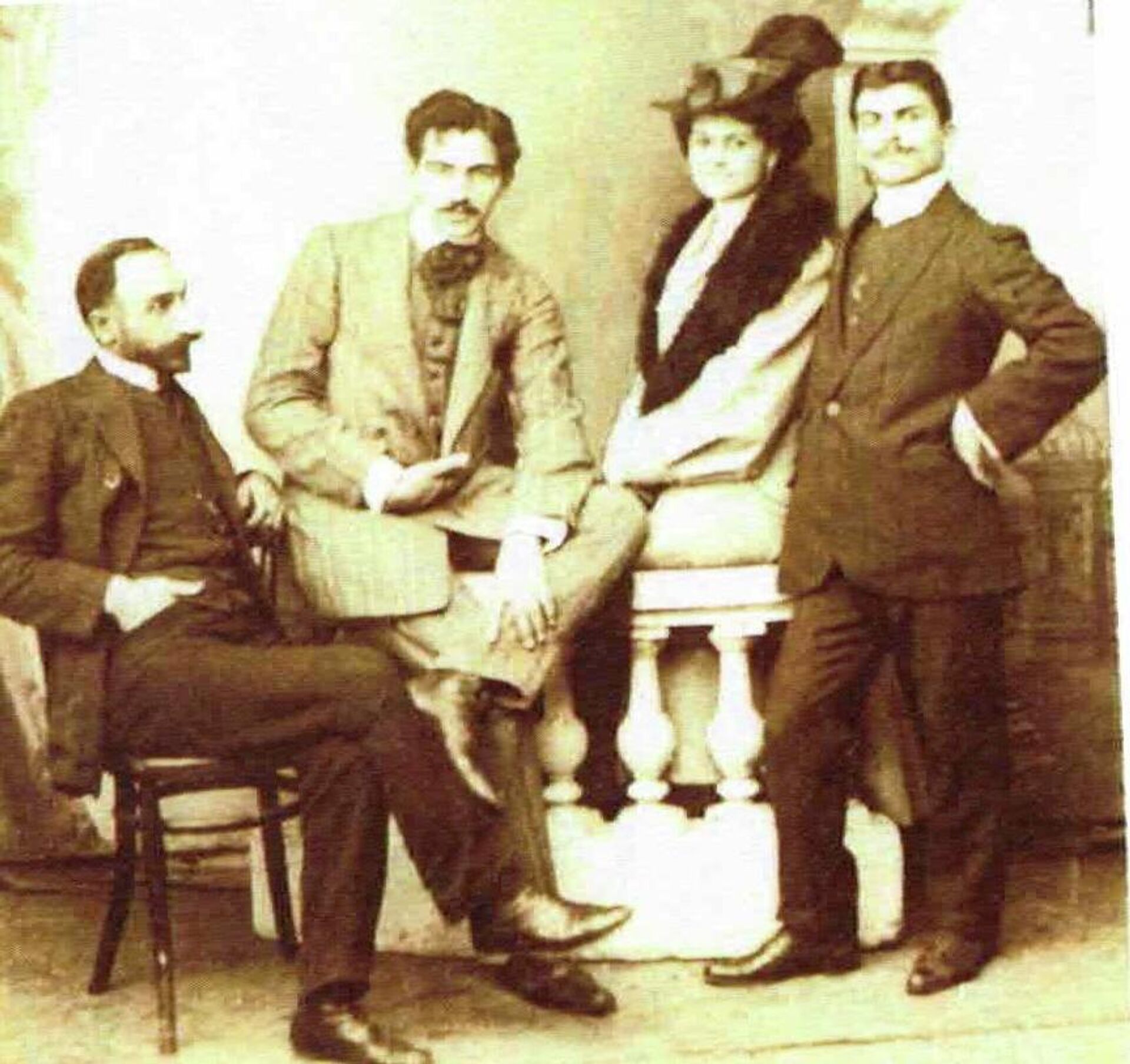 Деятели культуры (слева направо): Аршак Чобанян, Грант Назарянц, Маддалена (Лена) де Космис, Рубен Севак - Sputnik Արմենիա, 1920, 06.09.2022