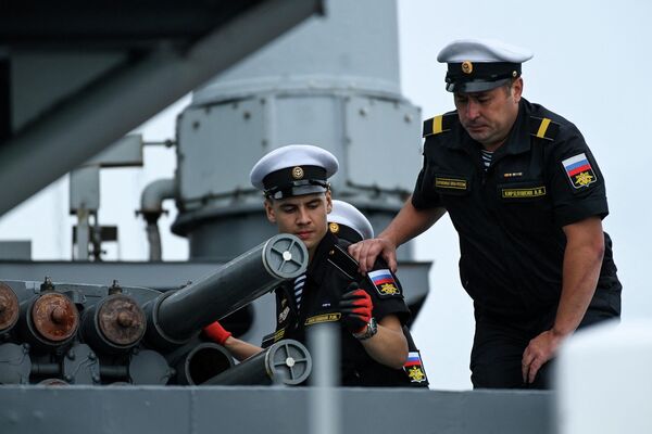 Զինվորականները Խաղաղօվկիանոսյան նավատորմի «Արևելք-2022» զորավարժությունների ժամանակ՝ Ճապոնական ծովի Պետրոս Մեծի ծոցում - Sputnik Արմենիա