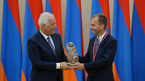 ՀՀ նախագահը պետական մրցանակ է հանձնել IBM-ի ներկայացուցչին - Sputnik Արմենիա