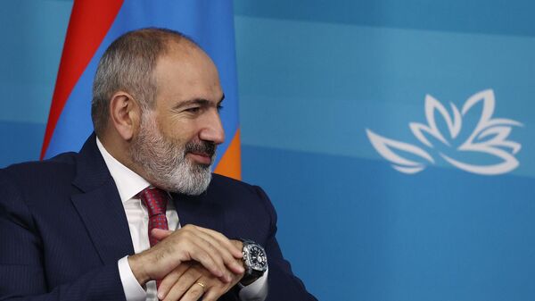 Премьер-министр Армении Никол Пашинян во время встречи с президентом России на полях VII Восточного экономического форума (7 сентября 2022). Владивосток - Sputnik Армения