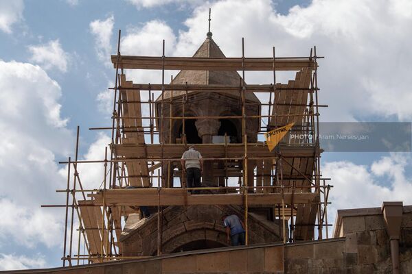 Строительные работы над восточным куполом храма - Sputnik Армения