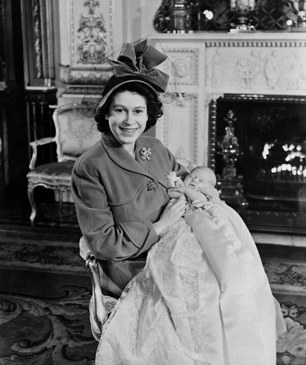 Будущая королева Елизавета II и принц Чарльз (15 декабря 1948). Великобритания - Sputnik Армения