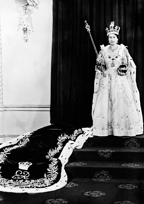 Մեծ Բրիտանիայի թագուհի Եղիսաբեթ II-ը թագադրման ժամանակ (հունիսի 2, 1953, Լոնդոն)  - Sputnik Արմենիա