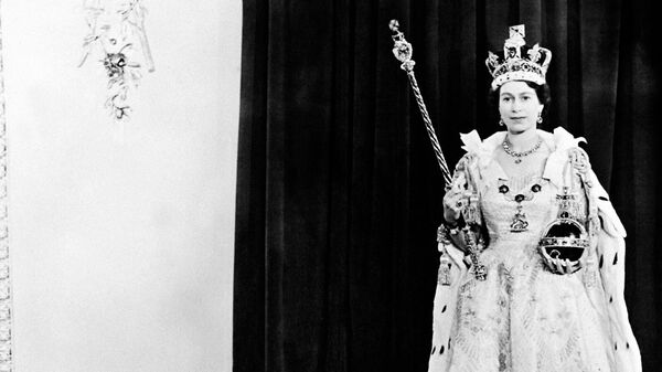 Британская королева Елизавета II во время ее коронации (2 июня 1953). Лондон - Sputnik Армения
