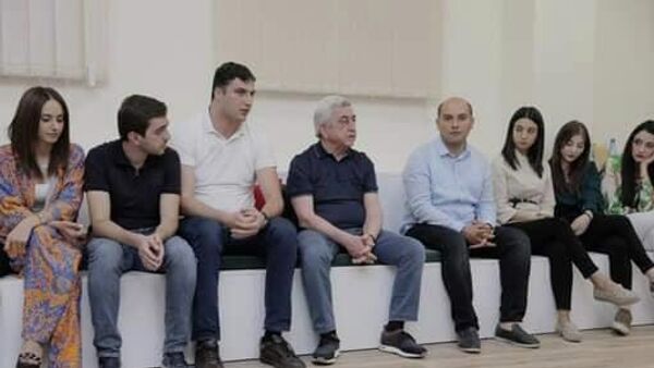 Серж Саргсян встретился с членами молодежной организации РПА - Sputnik Армения