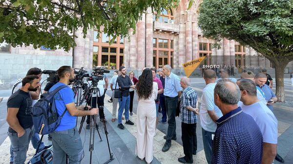 Акция торговцев т.ц Петак у здания правительства на площади Республики (12 сентября 2022). Еревaн - Sputnik Армения