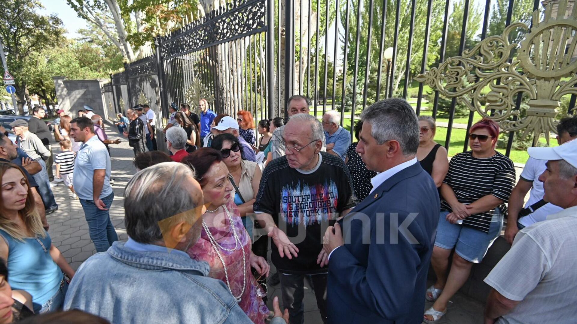 Акция протеста у здания Парламента (13 сентября 2022). Еревaн - Sputnik Армения, 1920, 13.09.2022