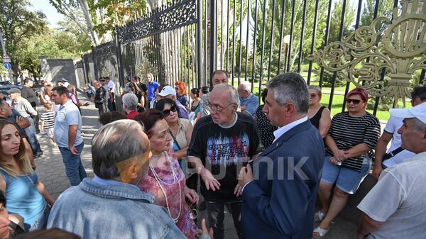 Акция протеста у здания Парламента (13 сентября 2022). Еревaн - Sputnik Армения