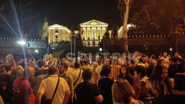 Акция протеста у здания парламента на проспекте Баграмяна (14 сентября 2022). Еревaн - Sputnik Армения