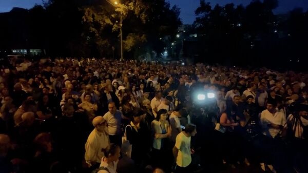 На проспекте Баграмяна снова проходит акция протеста с требованием отставки правительства Никола Пашиняна - Sputnik Армения