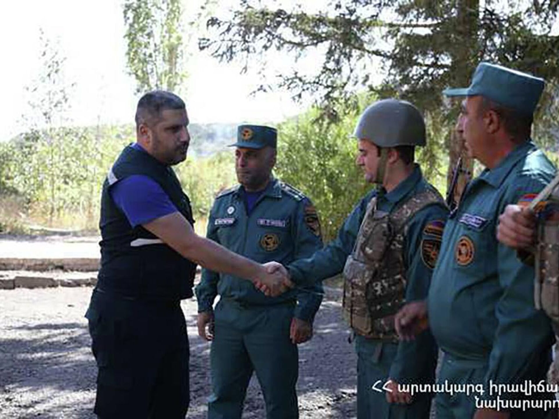 Последние новости в армении на сегодняшний день. Армянские спасатели. Форма армянских спасателей.