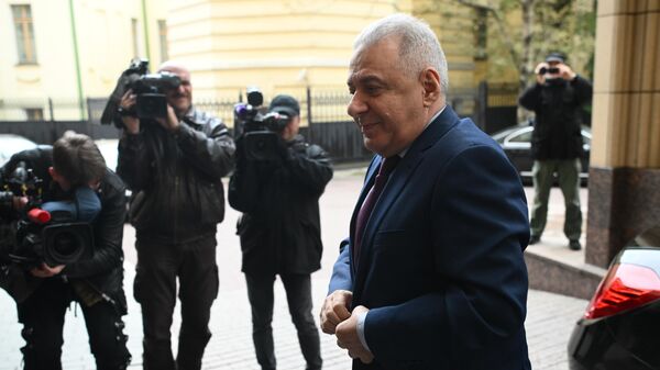 Посол Армении в России Вагаршак Арутюнян прибыл на встречу министра иностранных дел РФ с главами иностранных дипмиссий (19 сентября 2022). Москвa - Sputnik Армения