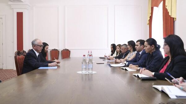 Заместитель председателя Национального собрания Акоп Аршакян встретился с Чрезвычайным и полномочным послом Японии Масанори Фукушимой (19 сентября 2022). Еревaн - Sputnik Արմենիա