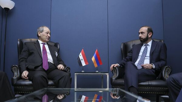 Министр иностранных дел Арарат Мирзоян встретился с министром иностранных дел и диаспоры Сирии Фейсалом Аль-Микдадом (24 сентября 2022). Нью-Йорк - Sputnik Армения