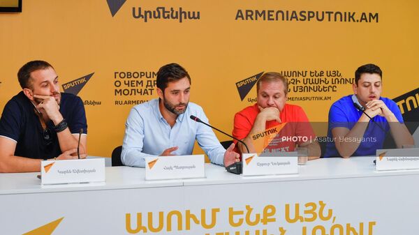 Пресс-конференция Должны ли молчать музы, когда говорят пушки? (26 сентября 2022). Еревaн - Sputnik Армения