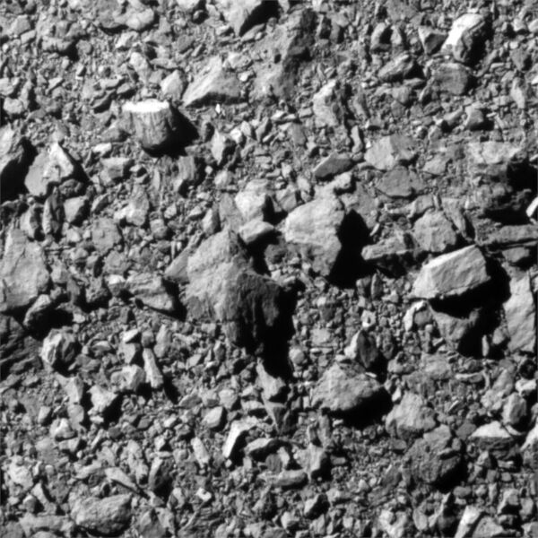 Последнее полное изображение спутника астероида Диморф, полученное устройством формирования изображений DRACO в рамках миссии NASA DART с расстояния примерно 7 миль (12 километров) от астероида, за 2 секунды до столкновения. - Sputnik Армения