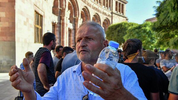 Акция протеста фермеров перед Домом правительства (28 сентября 2022). Еревaн - Sputnik Армения