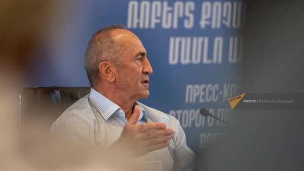 Пресс-конференция Роберта Кочаряна в бизнес-центре Эребуни плаза (28 сентября 2022). Еревaн - Sputnik Армения