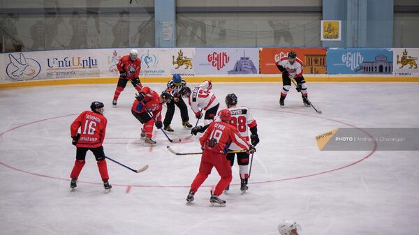 В Ереване прошел турнир по хоккею среди любительских команд - Sputnik Արմենիա