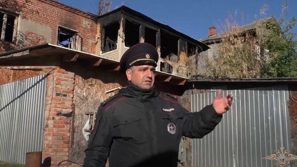 В Ивановской области капитан полиции Рафаэль Мелкумян спас из пожара двух женщин и малолетних детей - Sputnik Армения