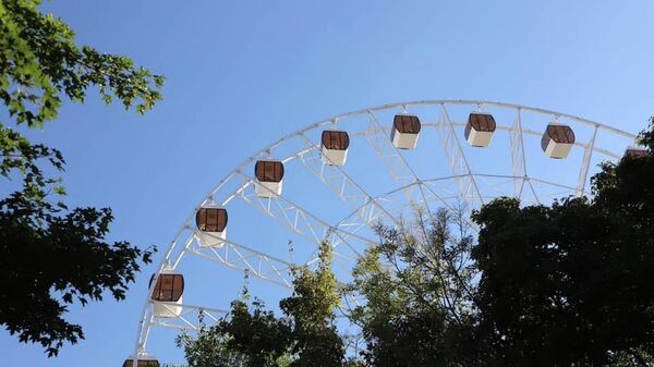 Новое колесо обозрения в парке Победа в Ереване - Sputnik Армения