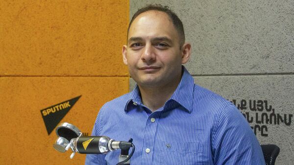 Экономист Агаси Тавадян в гостях радио Sputnik - Sputnik Армения
