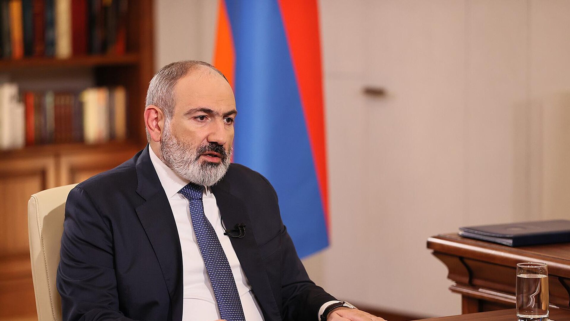 Премьер-министр Никол Пашинян дает интервью национальному телевидению - Sputnik Армения, 1920, 30.09.2022