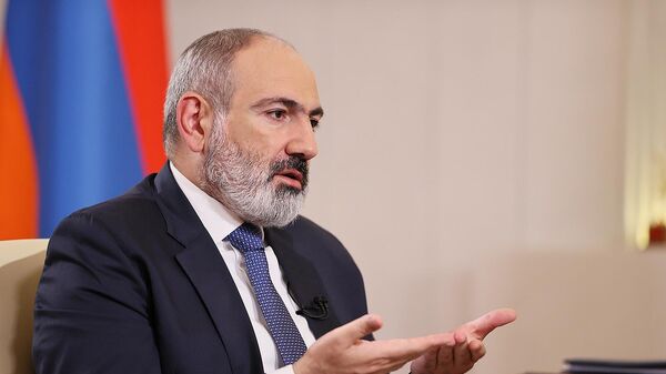 Премьер-министр Никол Пашинян дает интервью национальному телевидению - Sputnik Армения
